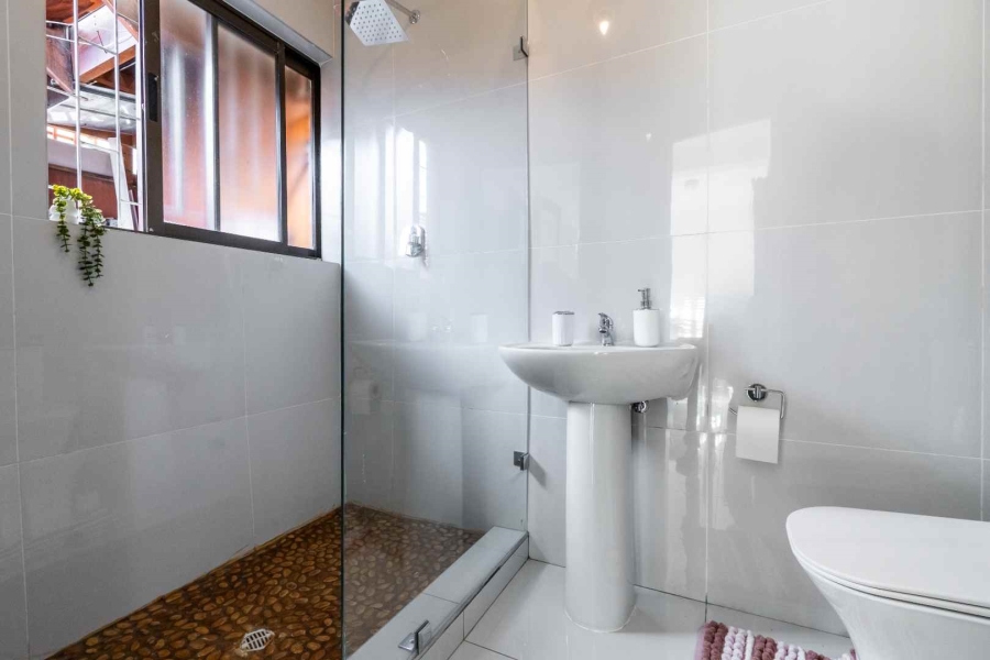 2 Bedroom Property for Sale in Sea Point Western Cape